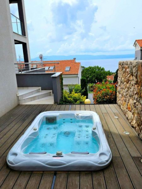 Domagoj - Luxury apartment with private parking, jacuzzi and seaview